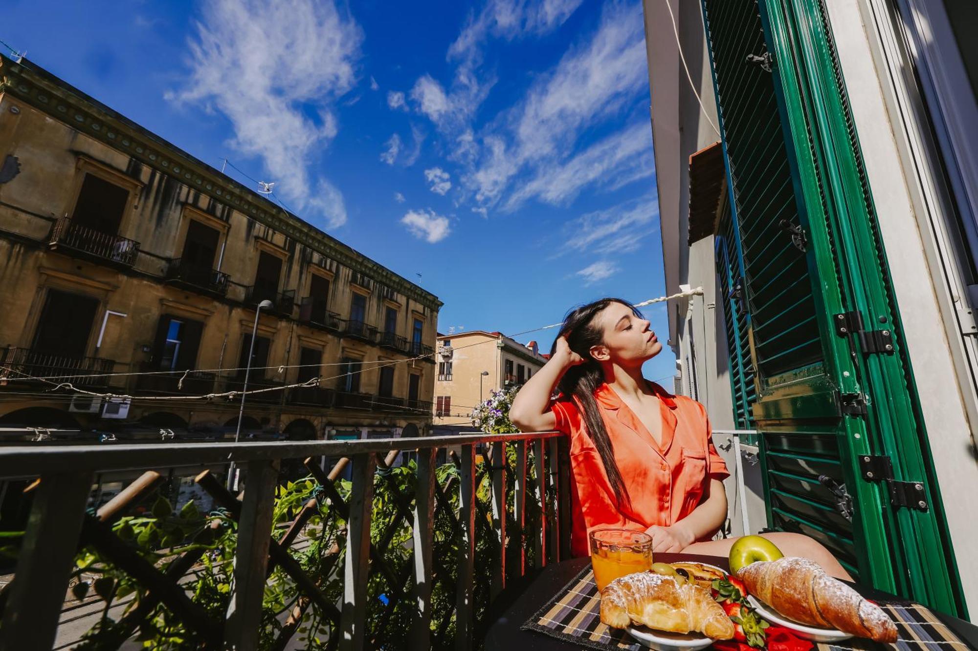 Casamira B&B Napoli Centrale ภายนอก รูปภาพ